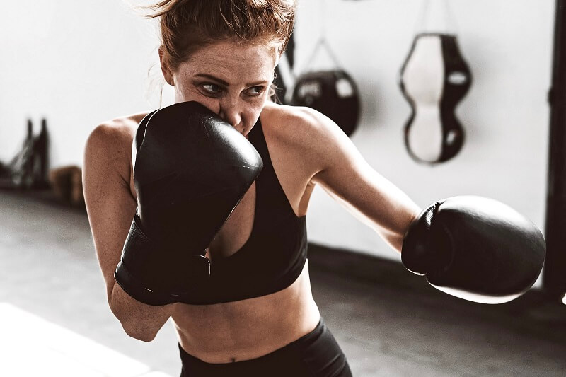 Private coaching vs group classes: Which boxing session is right for you?